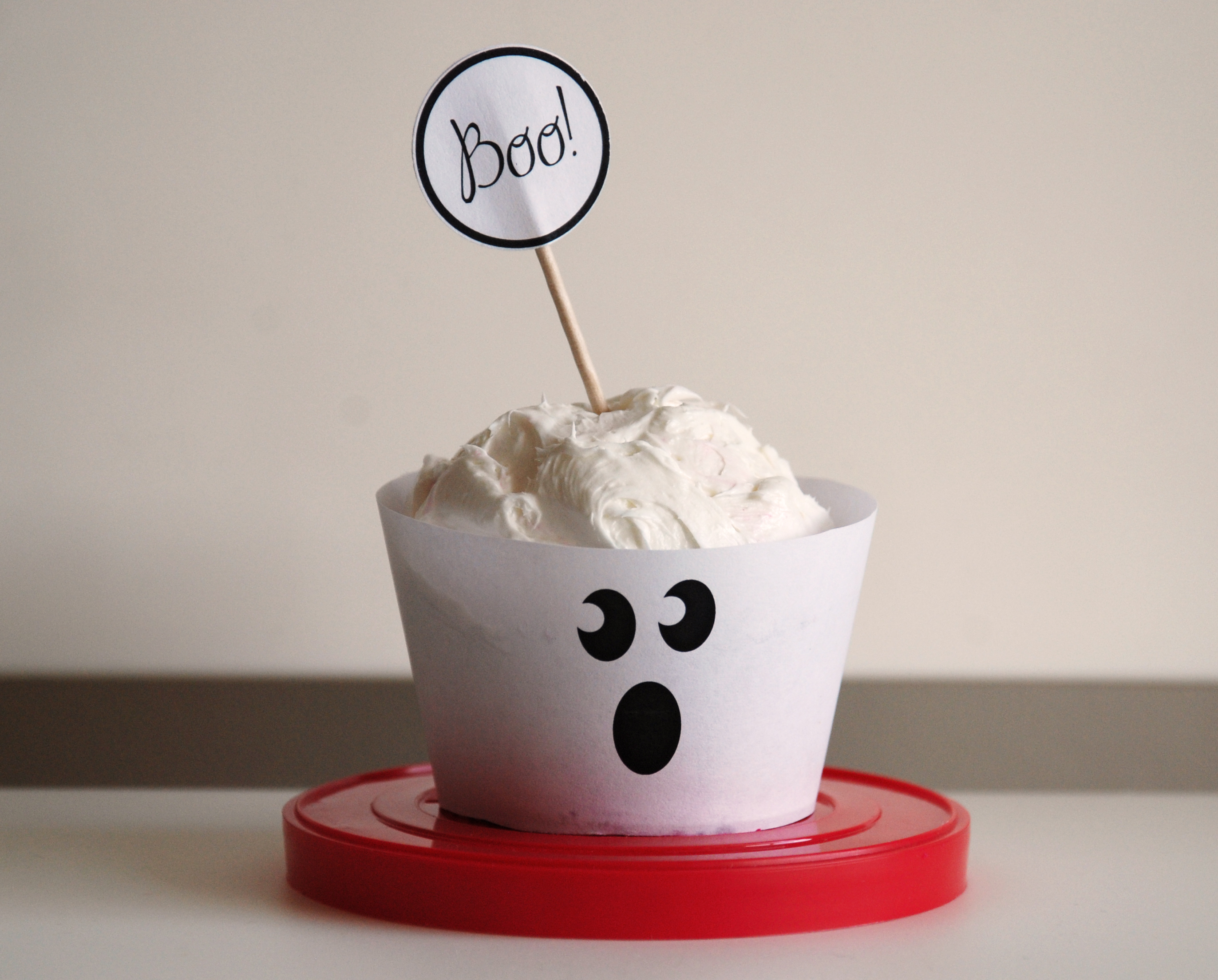 How To | Halloween Ghost Cupcake Wrappers and Toppers