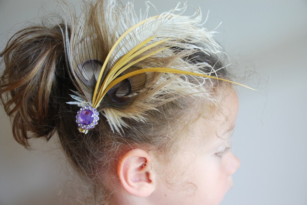 Feather Fascnitor Hair piece for wedding