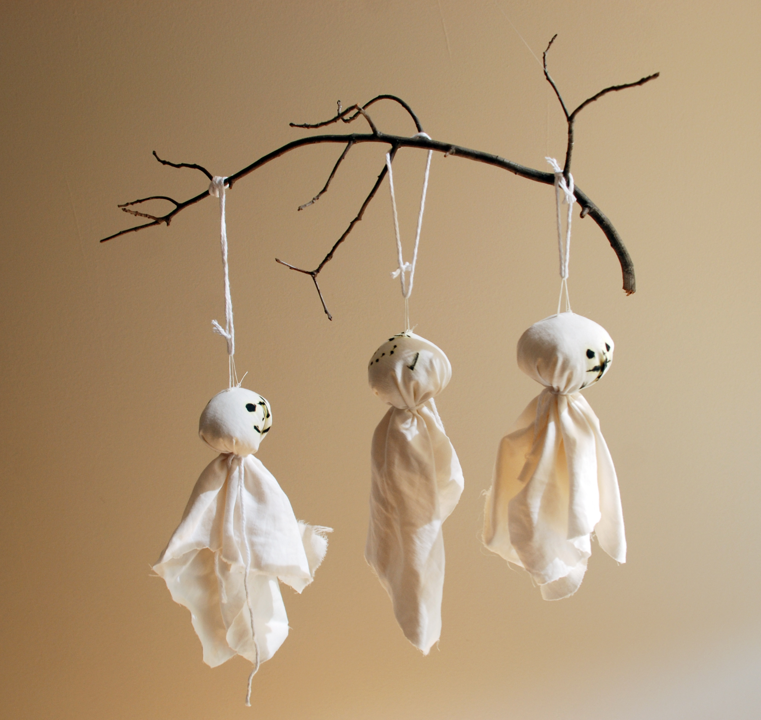 How To | Tree Branch Ghost Mobile