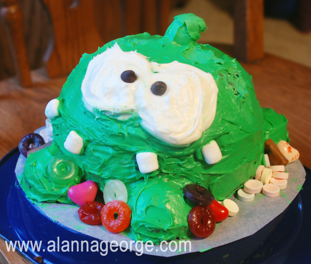How To | Om Nom Birthday Cake